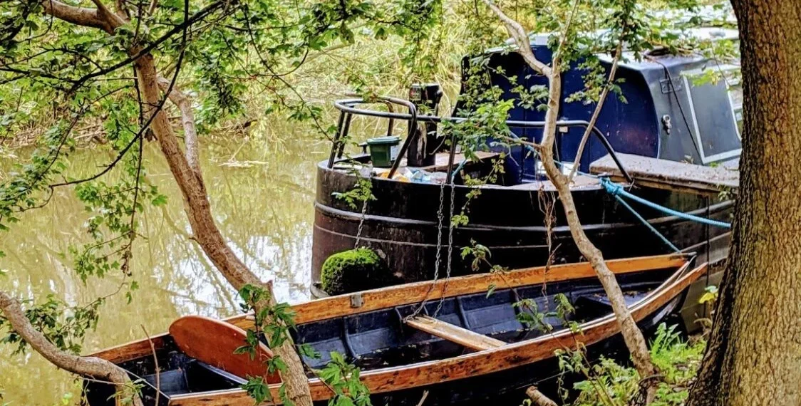 playground earth-oxford-canal boats