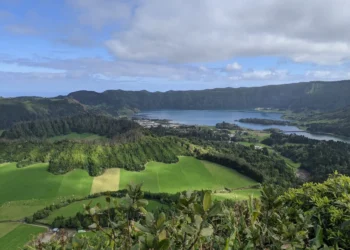 Sete Cidades Feature