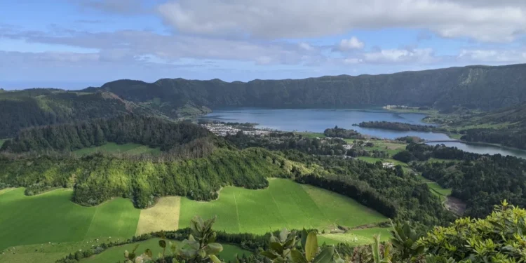 Sete Cidades Feature