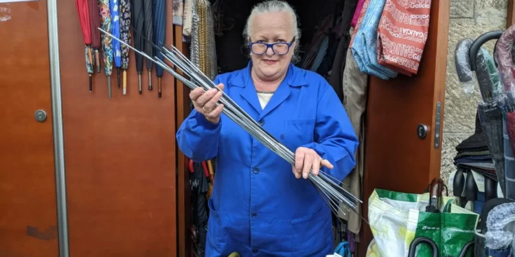 Victoria Umbrella Lady Feature