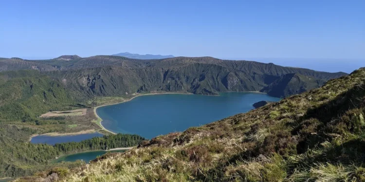 Lagoa do Fogo Hike Feature