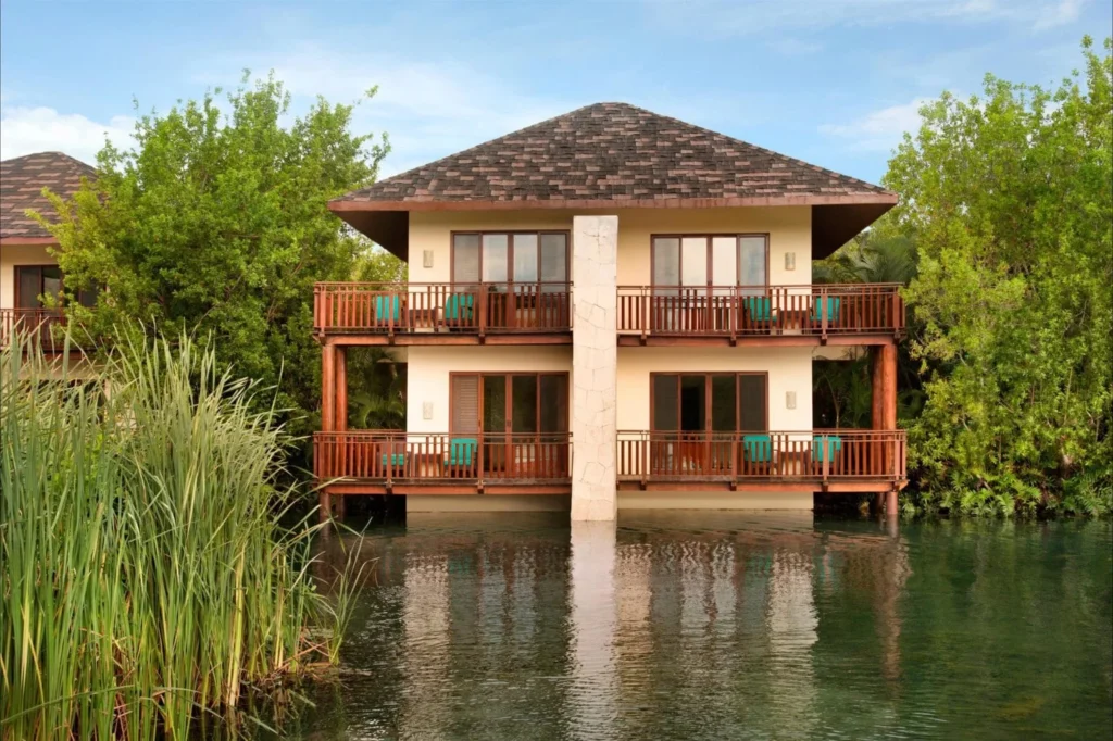 Playground Earth l Suites overlooking the Lagoon