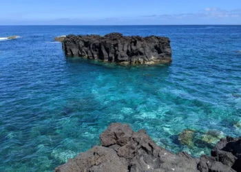 Ponta da Ferraria Feature