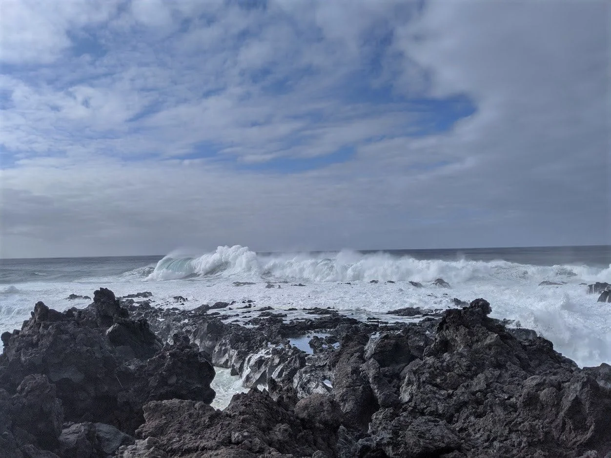 Ponta da Ferraria Massive Wave
