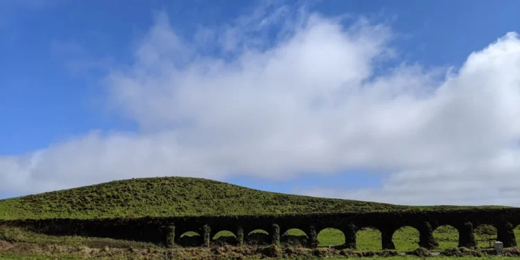 Azores Aquaduct Windows Feature