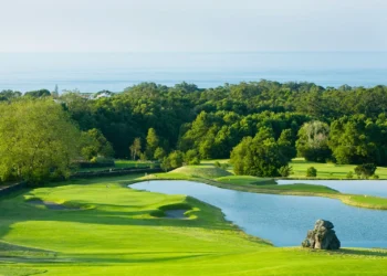 Golfing in the Azores Feature