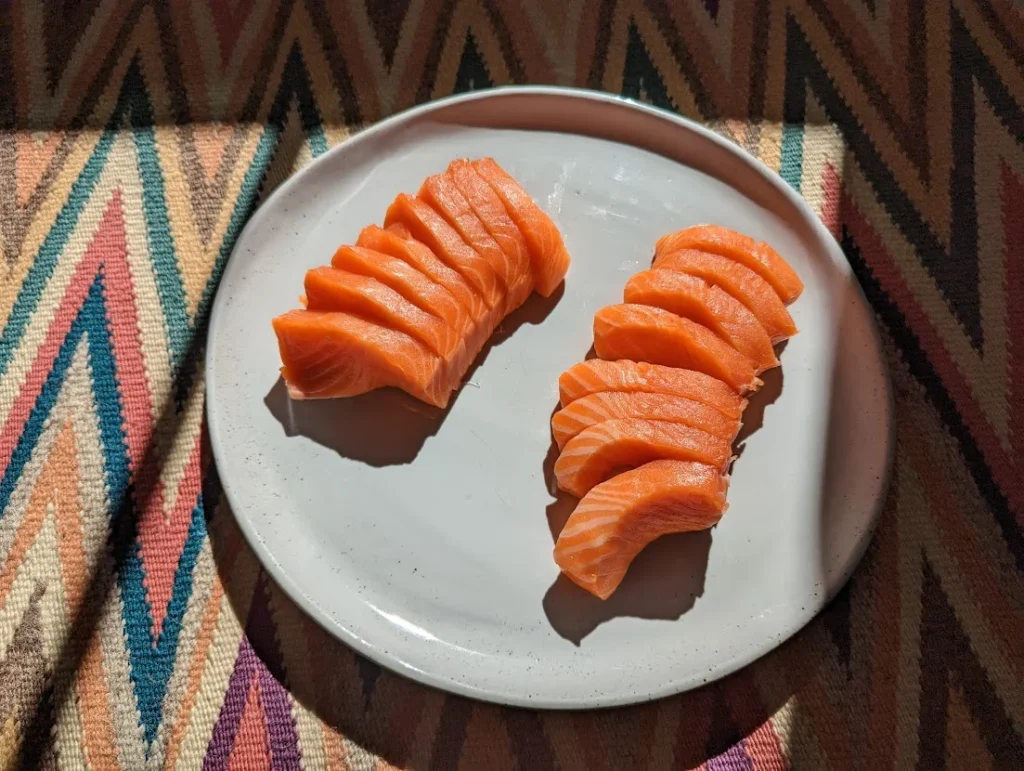 Honolulu Fish Company l Salmon Sashimi