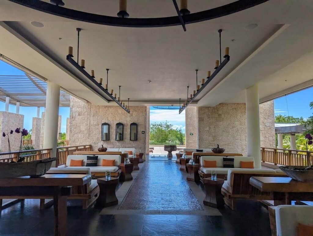 Restaurant with ocean view at Banyan Tree